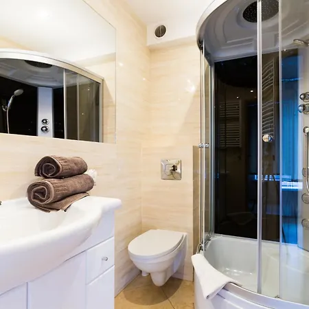 Aparthouse Centrum Apartment *